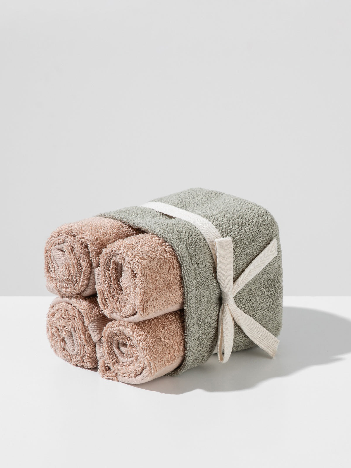 Cotton towel set in a basket – (4 pcs, 30 x 50 cm)-1