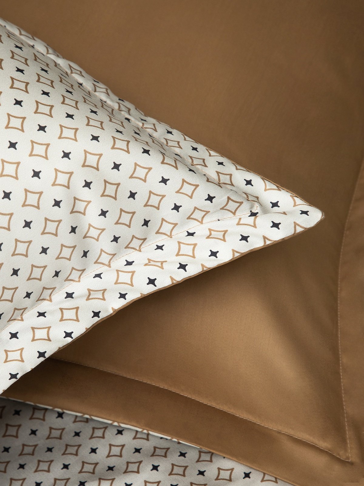 Premium satino patalynės komplektas su tenceliu – 160 × 200 cm