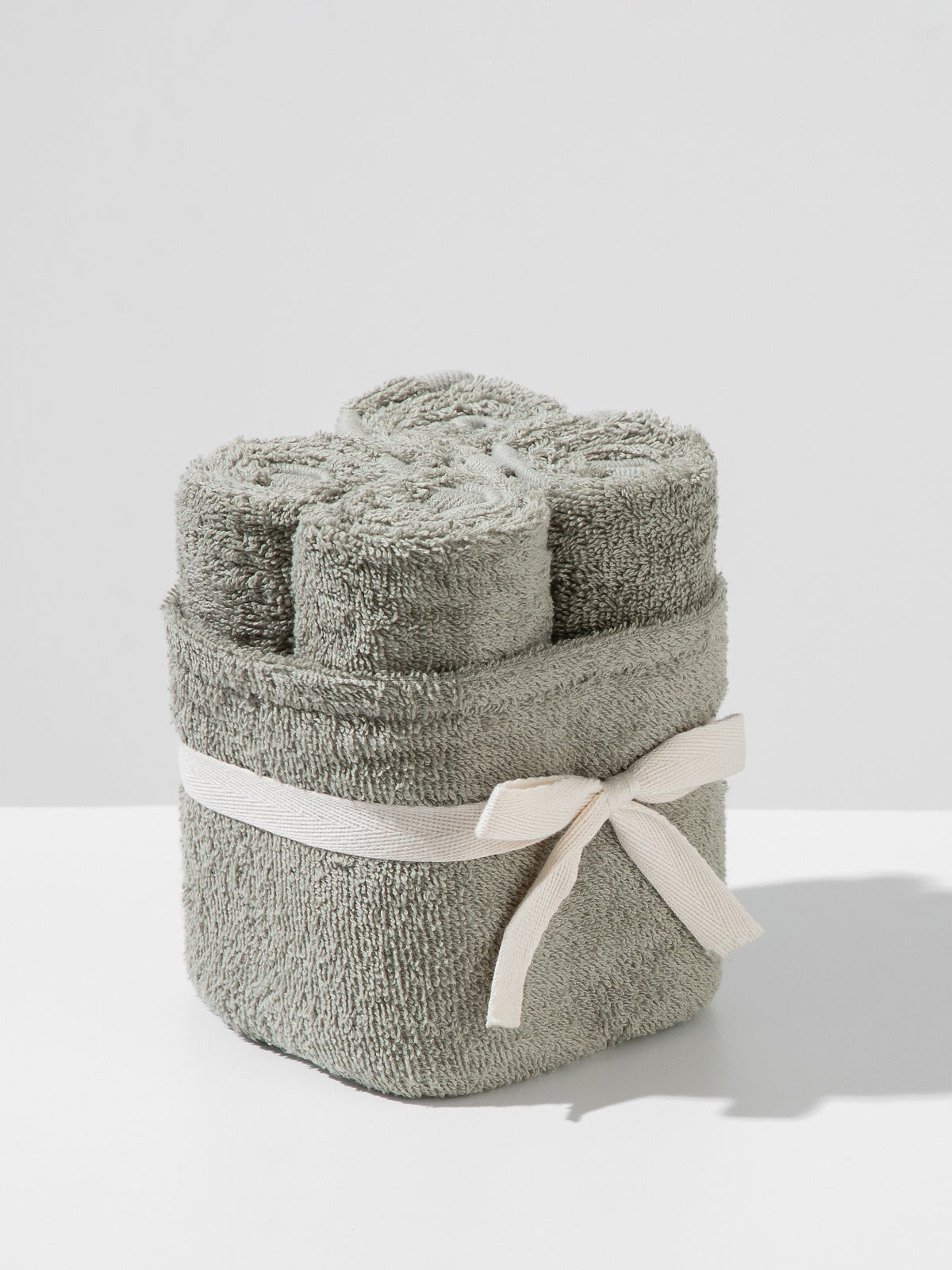 Cotton towel set in a basket – (4 pcs, 30 x 50 cm)-0