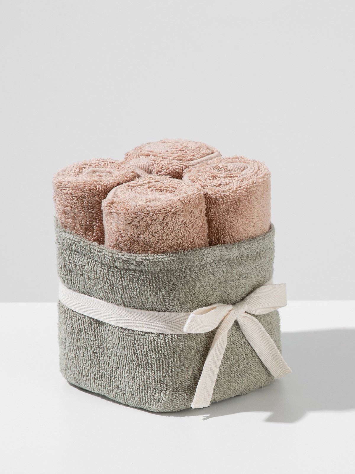 Cotton towel set in a basket – (4 pcs, 30 x 50 cm)-0