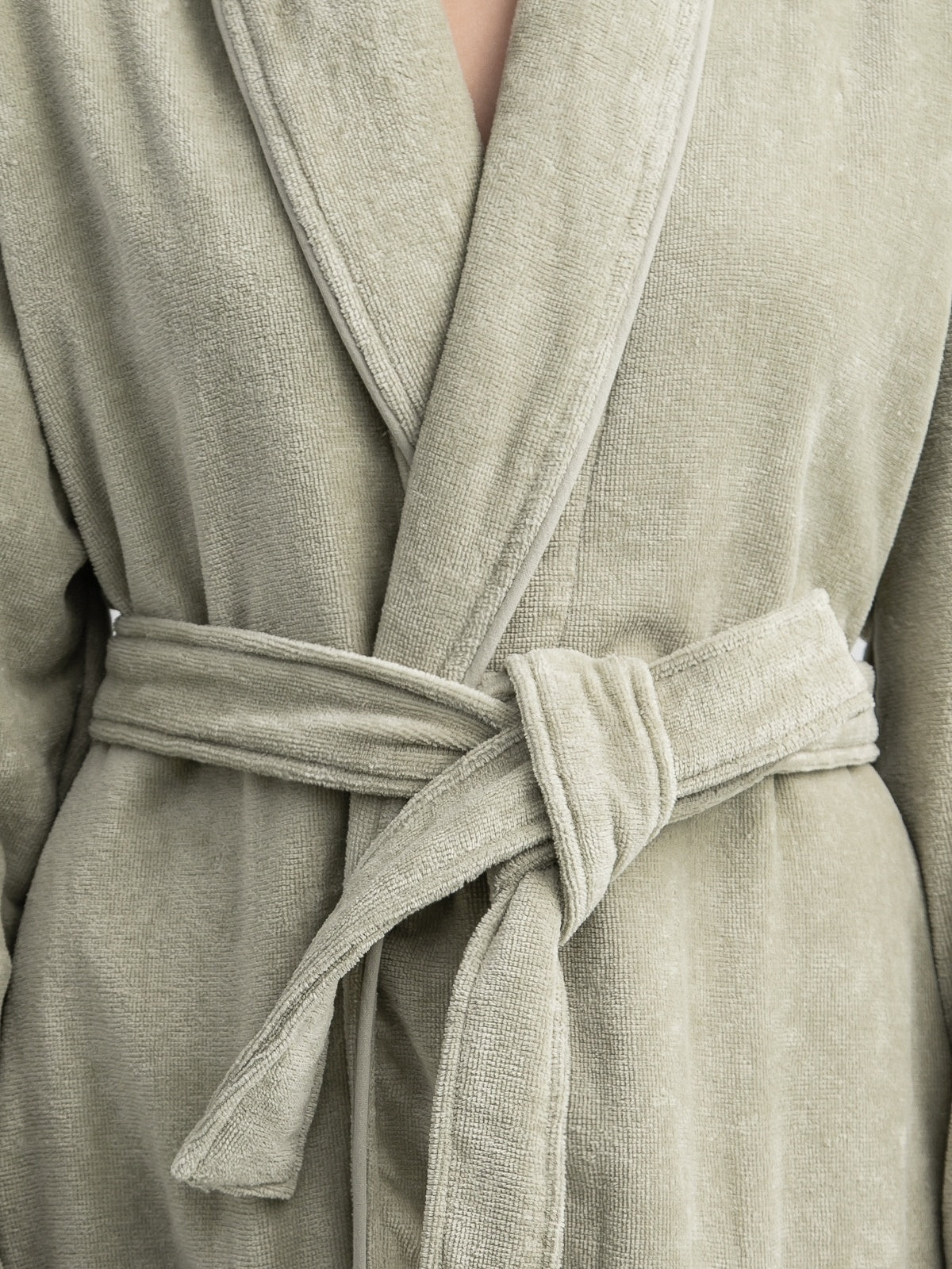 Velour bathrobe with side collar-3